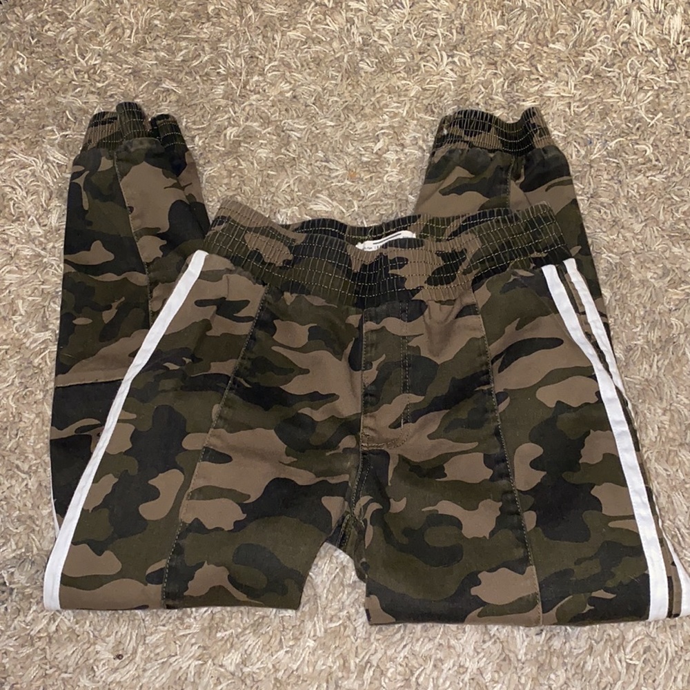 High Rise Camo Joggers - Picture 10 of 10
